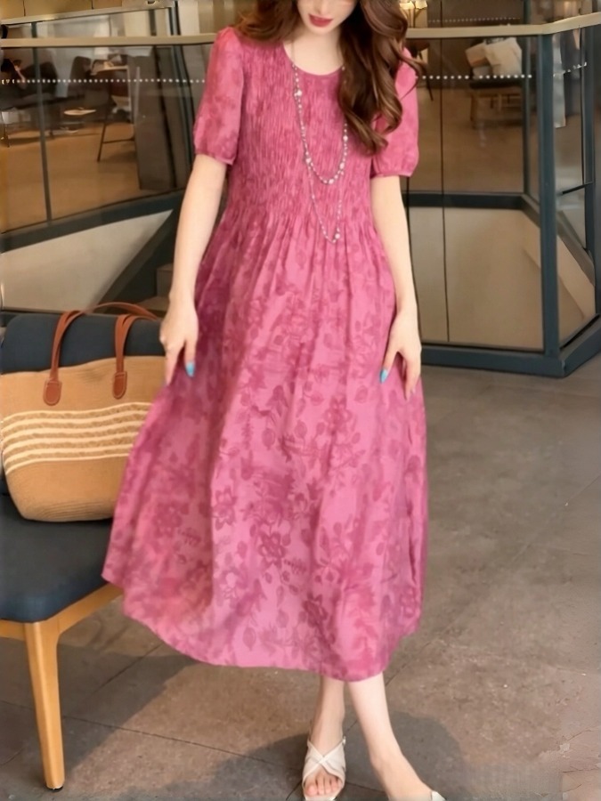 Summer Clothing Tagline - Элегантное платье А-силуэта с монограммной вышивкой